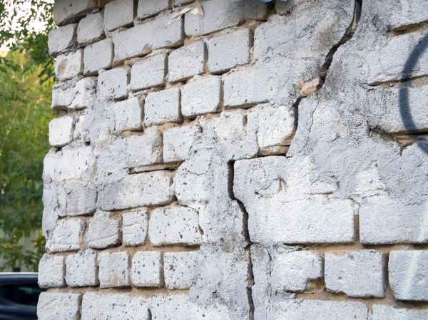 Cracked Brick Wall Repair in Annapolis